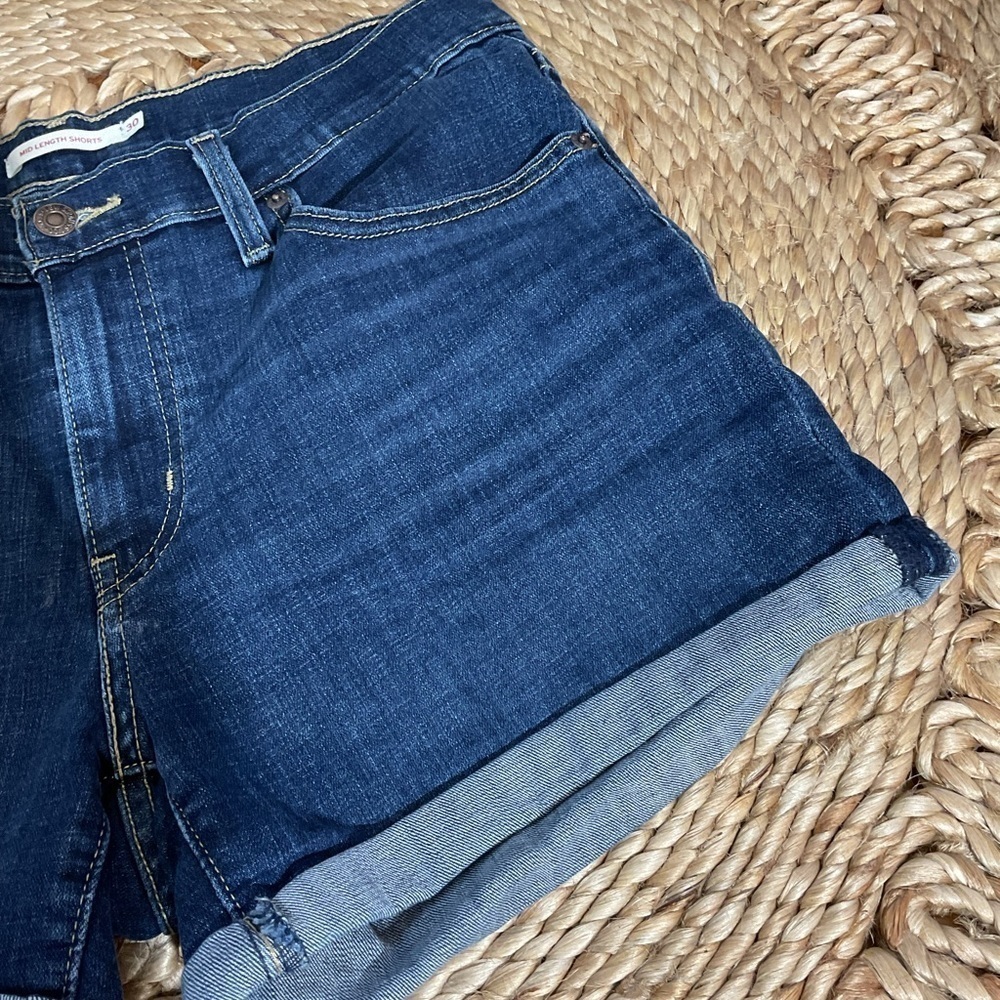 Pair of Levi Mid Length Denim Cuffed Shorts Waist 30 - Picture 7 of 12
